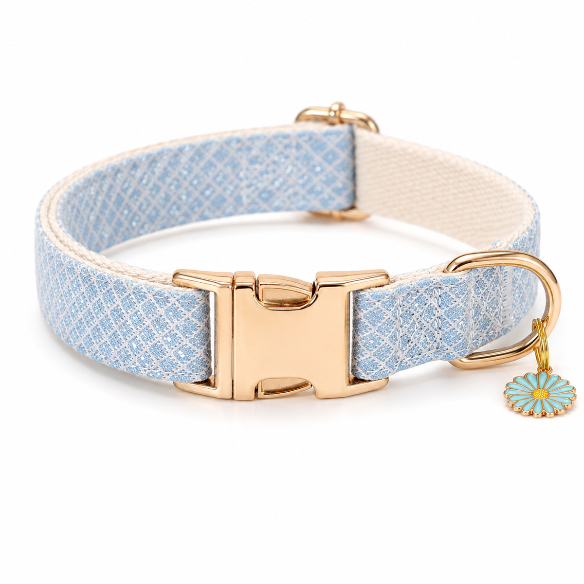 Collar con detalle de flor